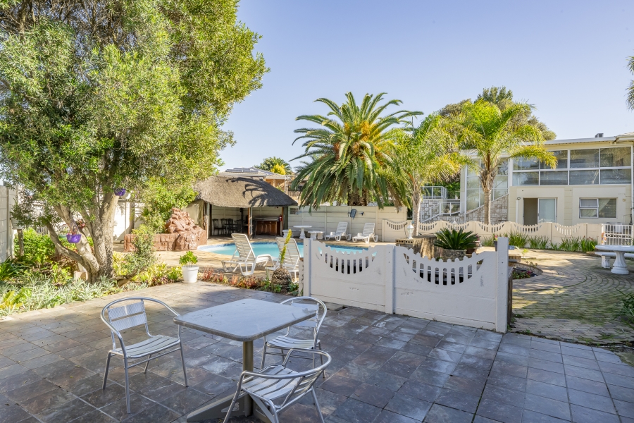 8 Bedroom Property for Sale in Brackenfell South Western Cape